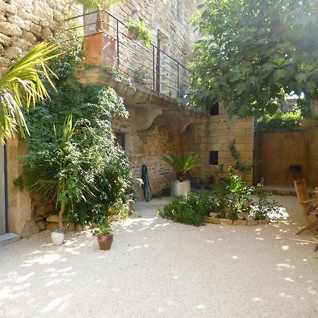 Guesthouse De Cambis B&B Remoulins Esterno foto