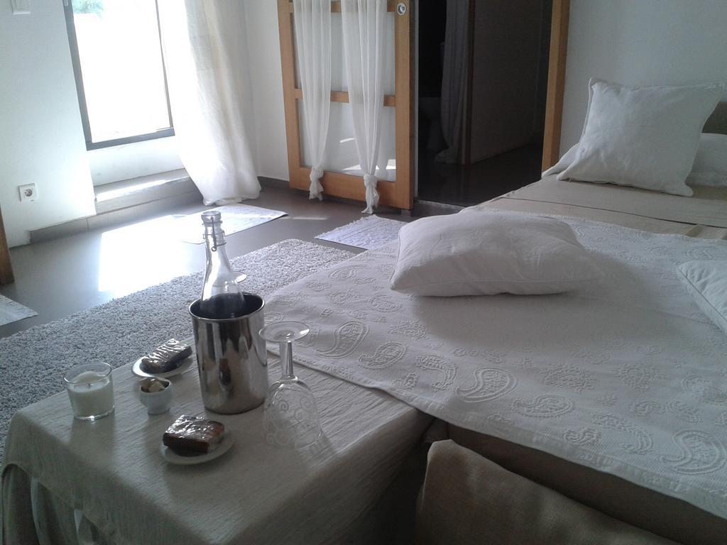 Guesthouse De Cambis B&B Remoulins Esterno foto