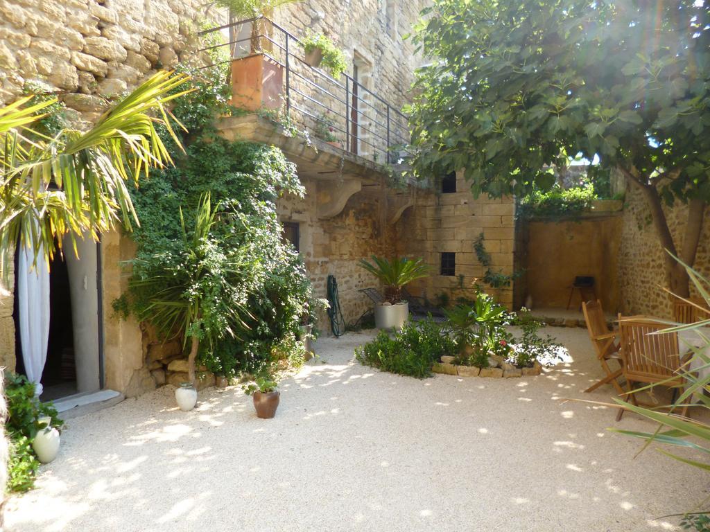 Guesthouse De Cambis B&B Remoulins Esterno foto