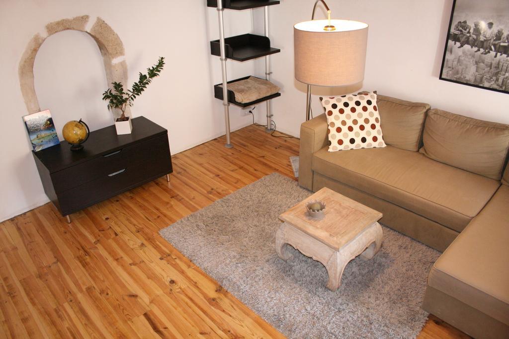 Guesthouse De Cambis B&B Remoulins Esterno foto