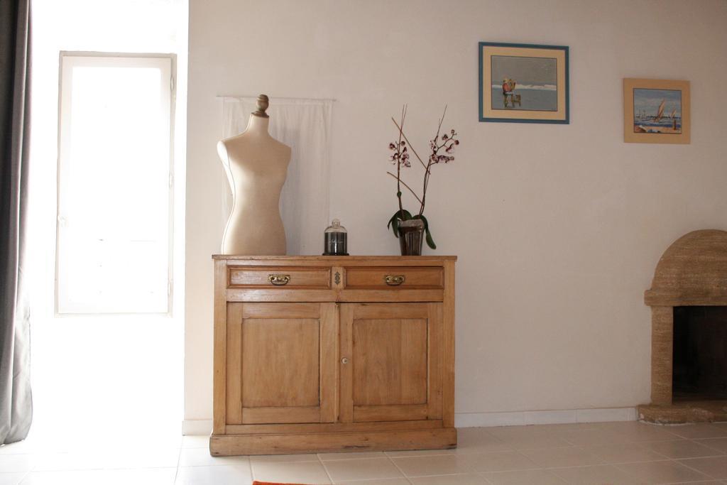 Guesthouse De Cambis B&B Remoulins Esterno foto