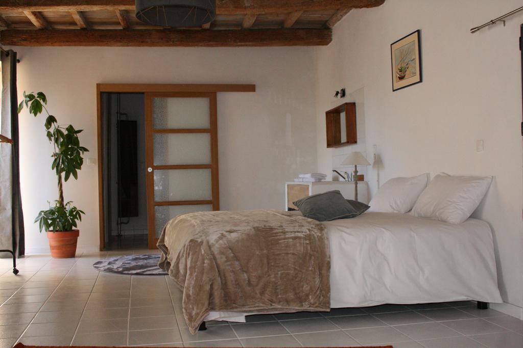 Guesthouse De Cambis B&B Remoulins Esterno foto
