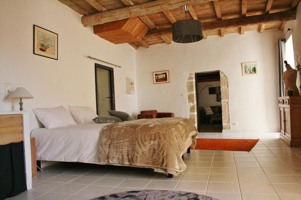 Guesthouse De Cambis B&B Remoulins Esterno foto