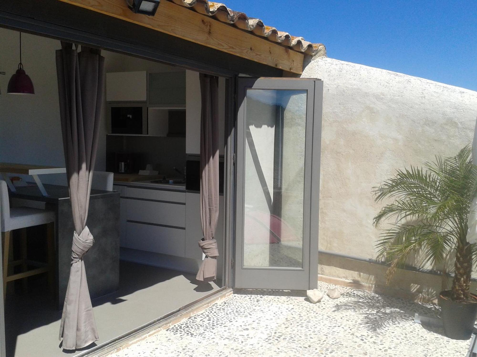 Guesthouse De Cambis B&B Remoulins Esterno foto