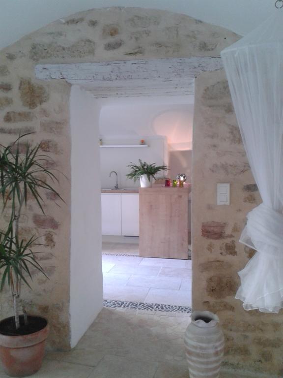 Guesthouse De Cambis B&B Remoulins Esterno foto