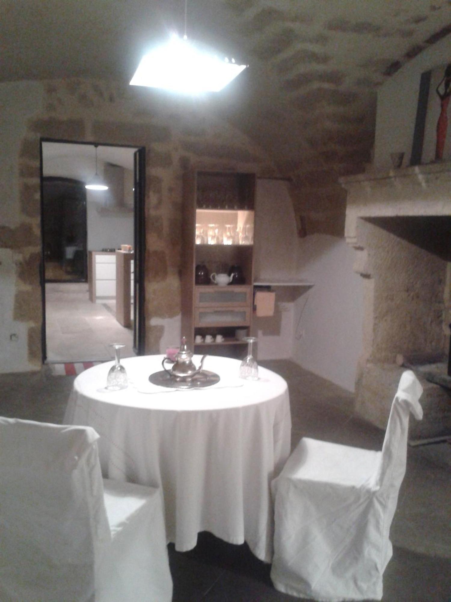 Guesthouse De Cambis B&B Remoulins Esterno foto