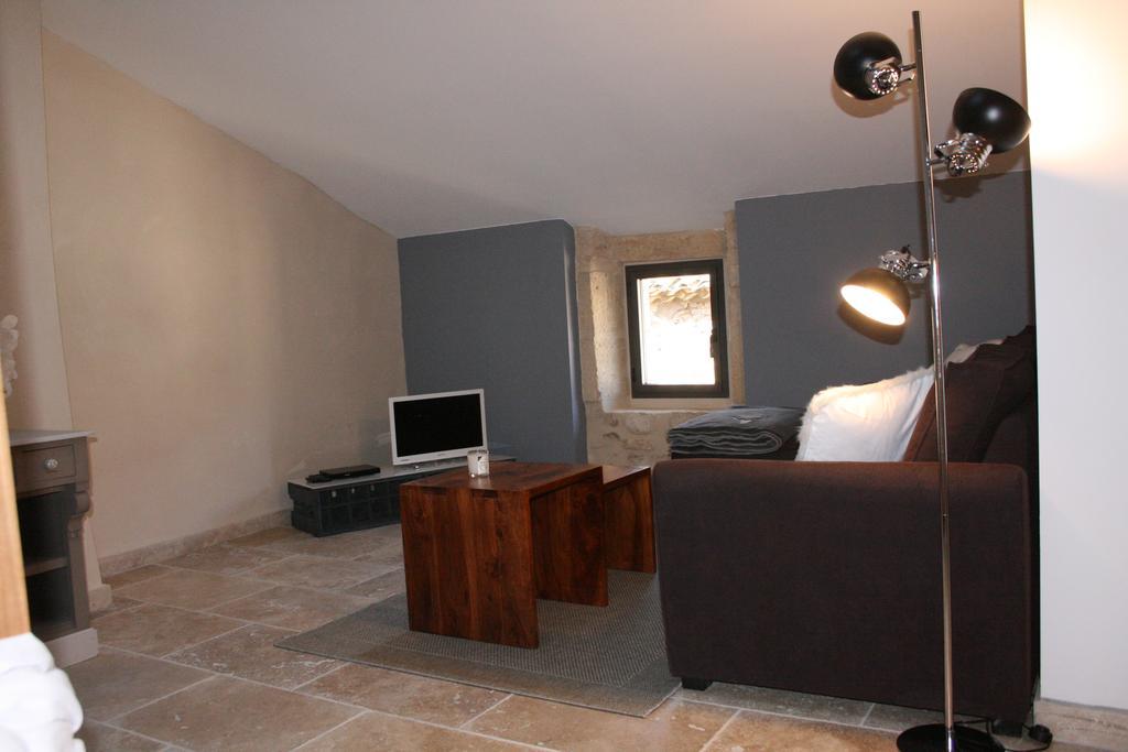 Guesthouse De Cambis B&B Remoulins Esterno foto