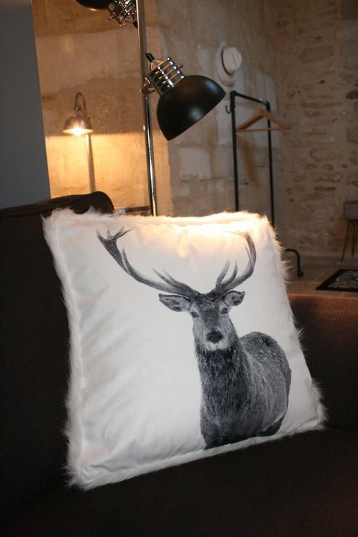 Guesthouse De Cambis B&B Remoulins Esterno foto