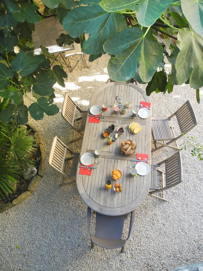 Guesthouse De Cambis B&B Remoulins Esterno foto